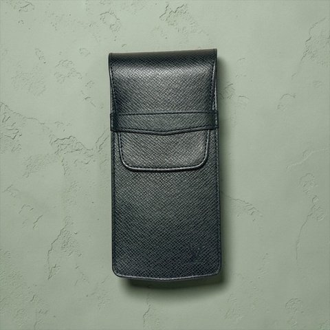 🍒 【個人收藏品】LOUIS Vuitton 經典 Taiga 深綠皮革 腰掛式配件包 / 眼鏡套 / 筆袋 2F260815-1
