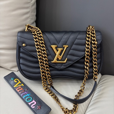 LV 黑色New Wave屁股包，成色很好 中號尺寸25×15