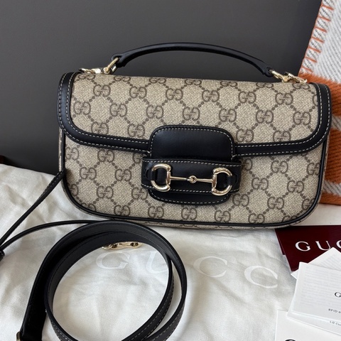 Gucci 新款Horsebit 1955系列老花法棍包，尺寸22.5×13