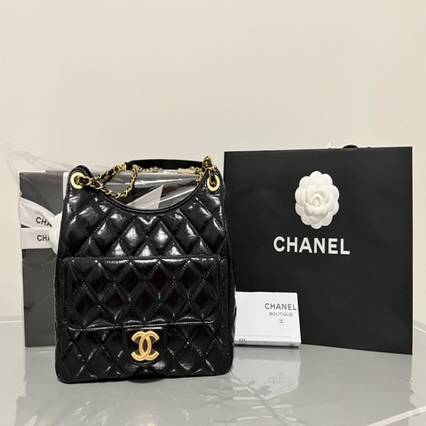 CHANEL 香奈兒《全新》黑金天貓精靈 HOBO 中號｜油蠟皮菱格紋｜全配收藏品