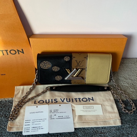 LV Twist WOC小包M64478