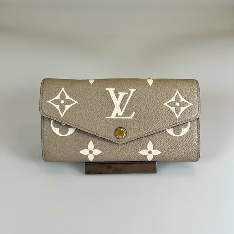 LV M81049/晶片款 斑鳩灰Sarah壓紋信封掀蓋長夾