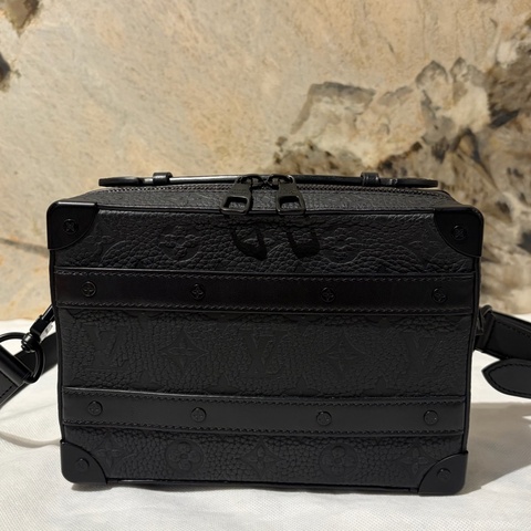 Louis Vuitton 黑牛皮壓紋Handle Soft Trunk