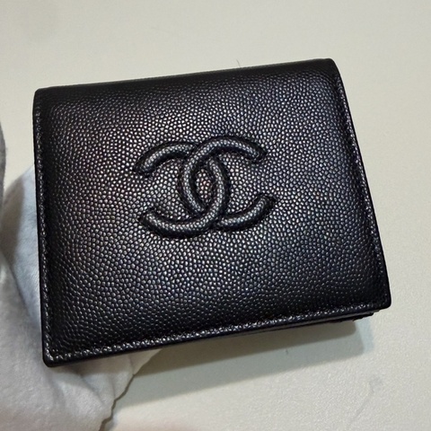 914intheair 『閒置全新』Chanel 25b復古復刻大LOGO對開短夾