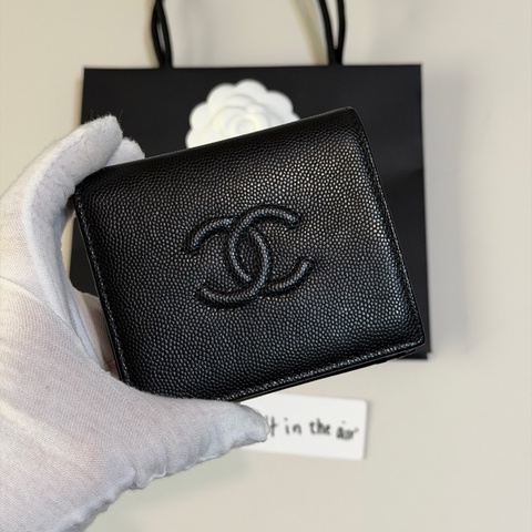 914intheair 『閒置全新』Chanel 25b復古復刻大LOGO對開短夾