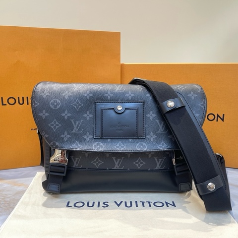 Louis Vuitton路易威登 VOYAGER系列 黑武士郵差包