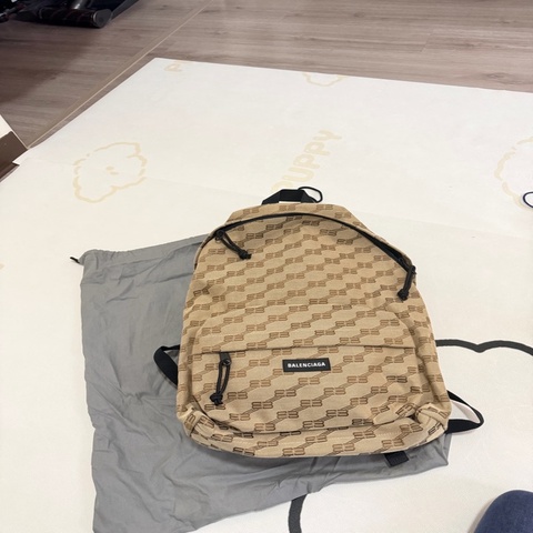 巴黎世家後背包