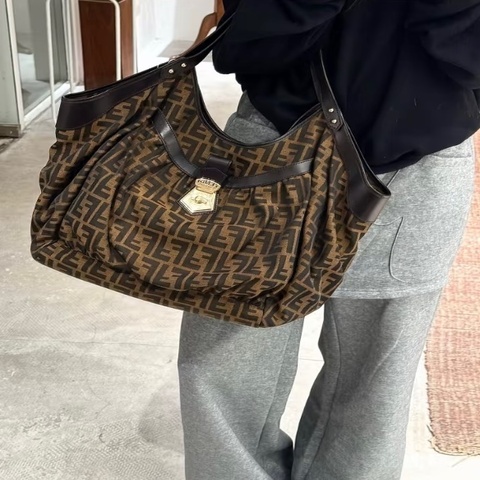 FENDI 經典 FF 老花手提包