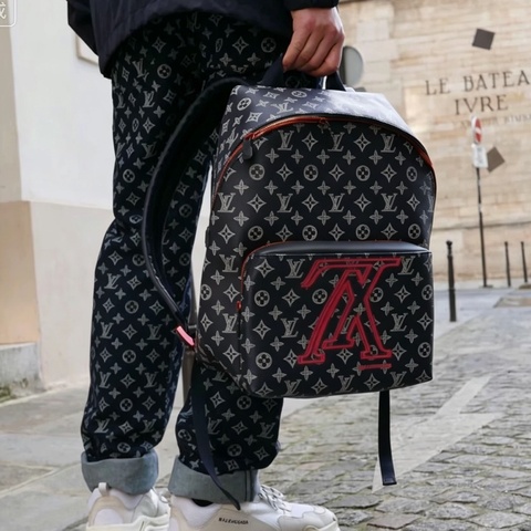 Louis Vuitton 路易威登限量反轉Logo全皮壓紋後背包🍧