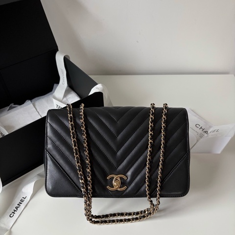 Chanel 香奈兒 黑金V紋CF口蓋包 28開