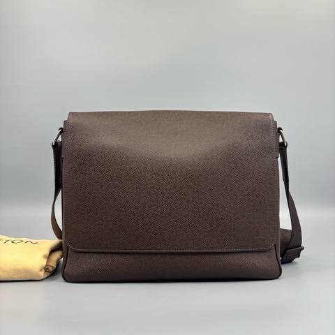 Louis vuitton LV 路易威登 十字紋牛皮男款郵差斜挎包 尺寸32*24