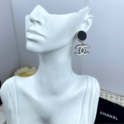 CHANEL 23C 熊貓配色吊墜雙C耳環