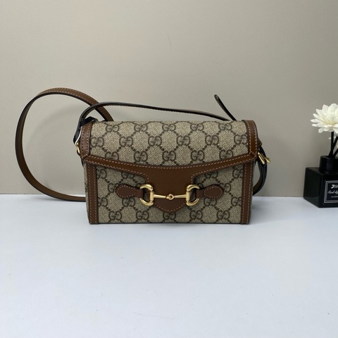 Gucci古馳 Horsebit 1955 橫版手機包mini盒子包斜挎包，尺寸18
