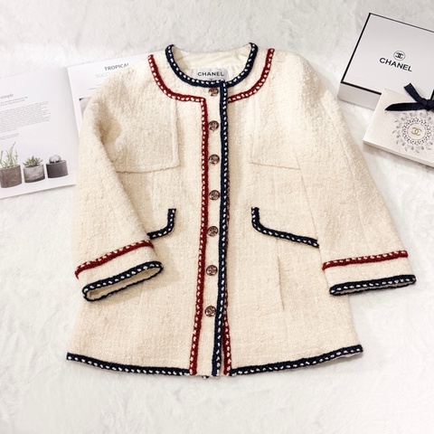 CHANEL 18A米白紅藍滾邊Tweed外套
