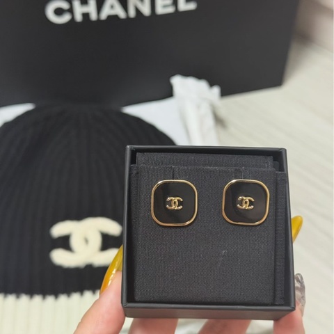 Chanel 26B方塊logo耳夾 夾式耳環
