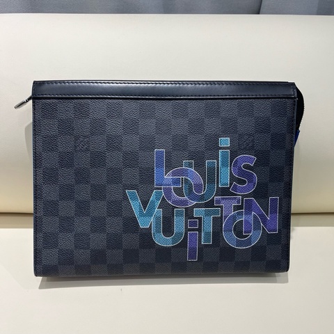 Louis Vuitton 路易威登 黑棋盤格印花手拿洗漱包 尺寸：21*27*6