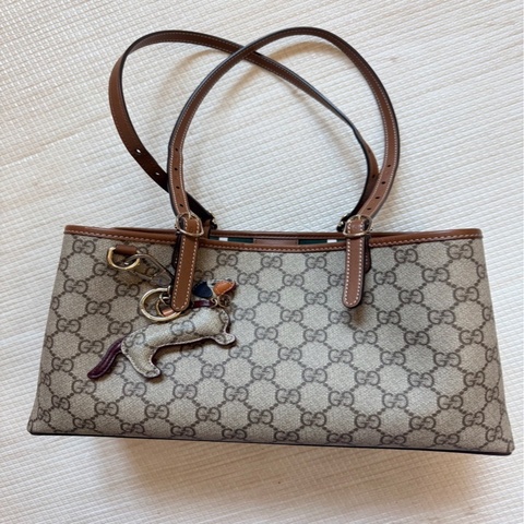 Gucci GG Emblem 中號托特包(Medium Tote Bag) 台灣購證 全配