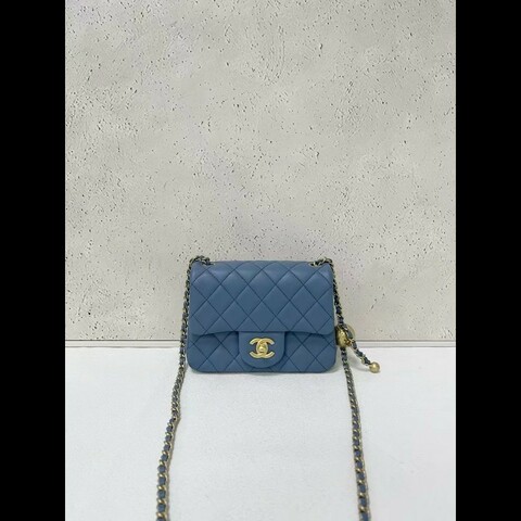 Chanel mini square 
霧霾藍