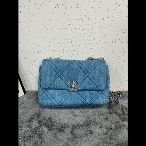 Chanel 19bag small