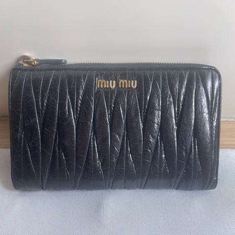 Miu Miu 黑色納帕軟皮長夾