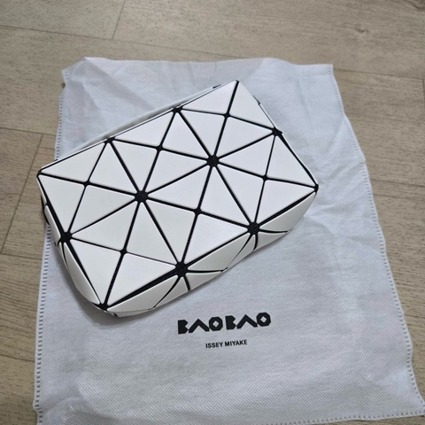 Issey Miyake 三宅一生 BaoBao 小號 邱比特包 霧白色 稀有款