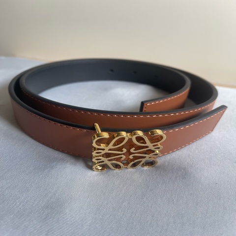 Loewe 光滑小牛皮Anagram雙面皮帶