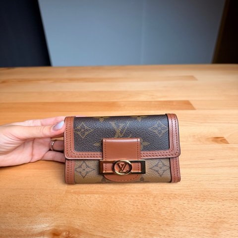 Louis Vuitton LV Dauphine Compact Wallet Reverse Monogram 三折短夾｜老花拼色