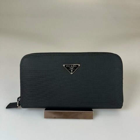 PRADA 黑色尼龍ㄇ拉長夾