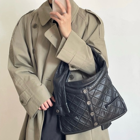 Chanel香奈兒 秀款 全黑銀扣衣服包斜挎包機場包手提包單肩包