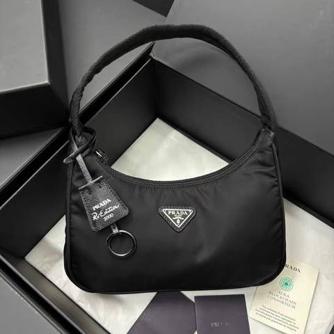 🌷全新全套帶膜！Prada Hobo尼龍腋下包