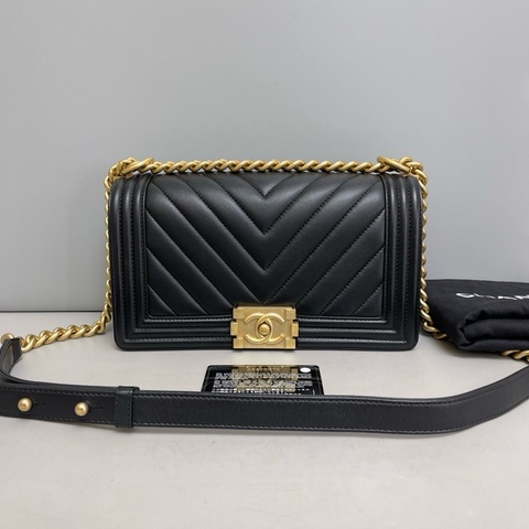Chanel香奈兒 leboy中號黑金牛皮v紋包