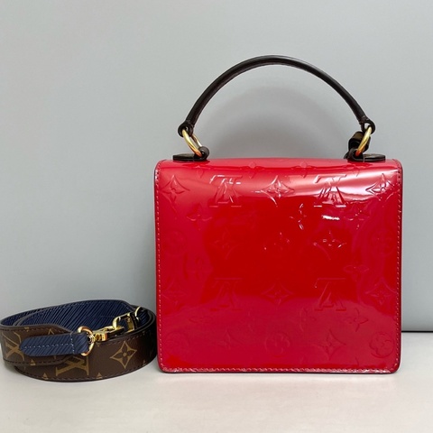 LV路易威登 Spring Street 紅色漆皮壓花郵差包