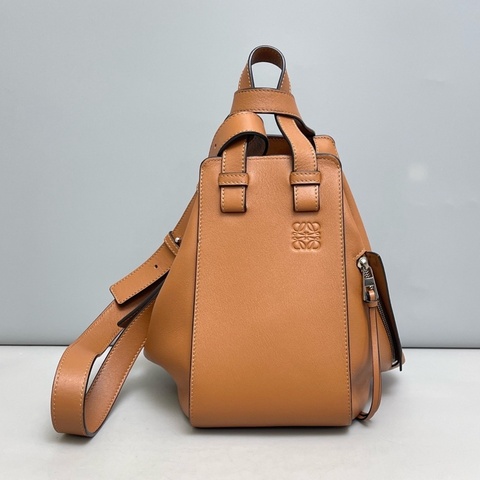 Loewe羅意威 Hammock中號焦糖色全皮吊床包