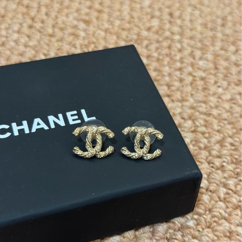 Chanel香奈兒淡金色麻花水鑽雙C logo造型耳釘耳飾