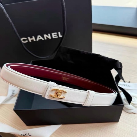 Chanel香奈兒26B白色小牛皮金扣皮帶，腰帶