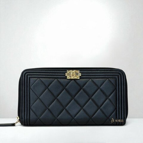 JS1324-CHANEL 黑羊皮金釦BOY系列拉鍊長夾A80288