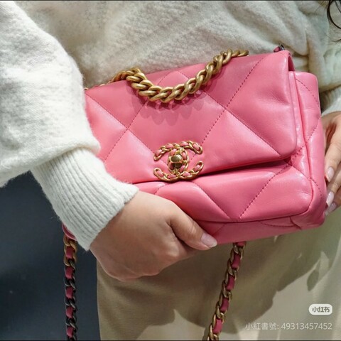 Chanel香奈兒粉色金扣19Bag大菱格CF枕頭包小號 98新✨️