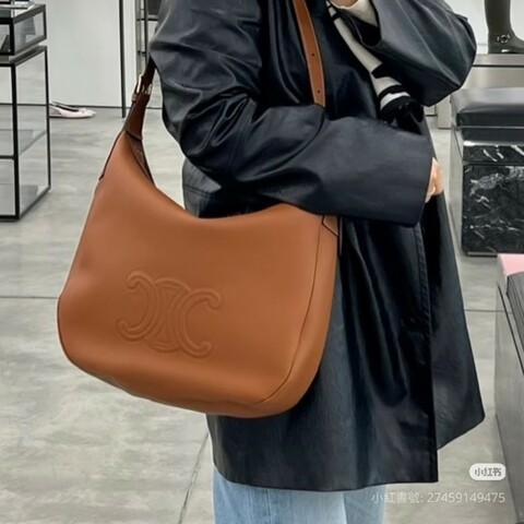 Celine焦糖色浮雕凱旋門Heloise Hobo中號 99新✨️