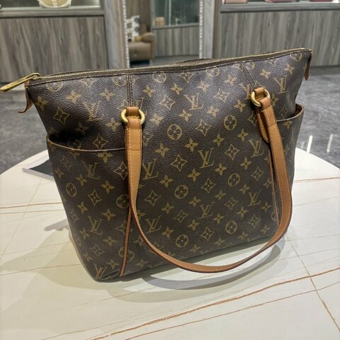 LV M56690 經典老花雙口袋肩背包