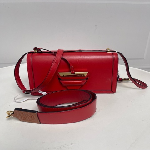 loewe羅意威 紅色巴塞羅那三角斜挎包