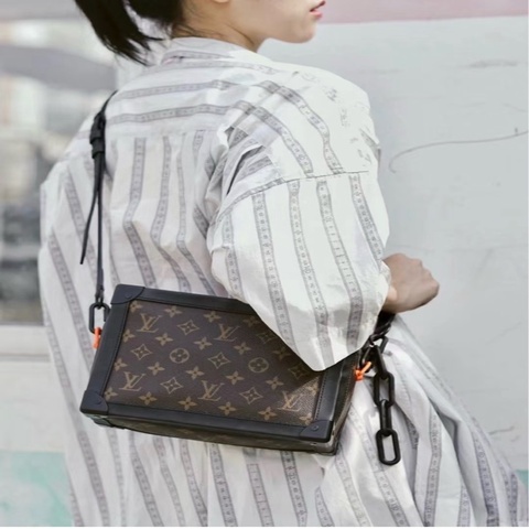 98新 LV 路易威登 soft trunk 老花鏈條方盒子 單肩斜挎包
