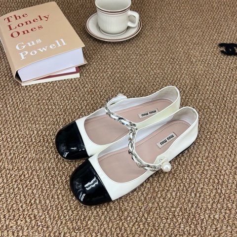 miumiu 黑白拼色平底 瑪麗珍 37碼