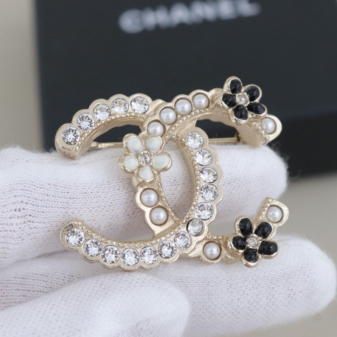 99新 CHANEL 香奈兒胸針，配件盒子