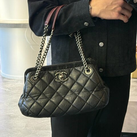 CHANEL菱格紋拚毛尼雙C鏈包
