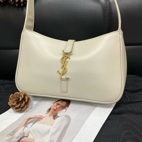 聖羅蘭/YSL Le5A7白金hobo小號牛皮腋下包