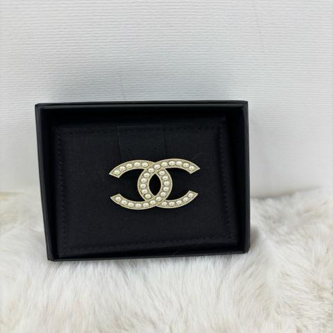 Chanel香奈兒經典淡金色雙C胸針