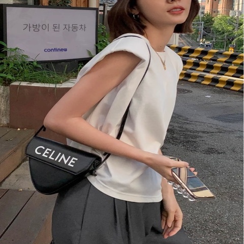 Celine 字母三角包