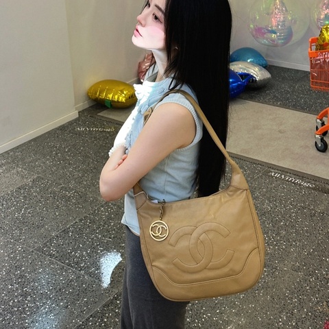 CHANEL香奈兒奶茶色大LOGO荔枝牛皮TOTE包