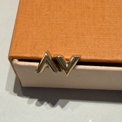 LV Essential V 耳環 金色