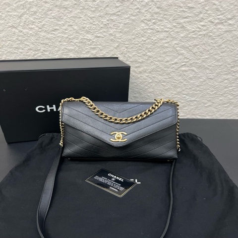 Chanel香奈兒V紋黑金牛皮信封手提包單肩斜挎包 98新